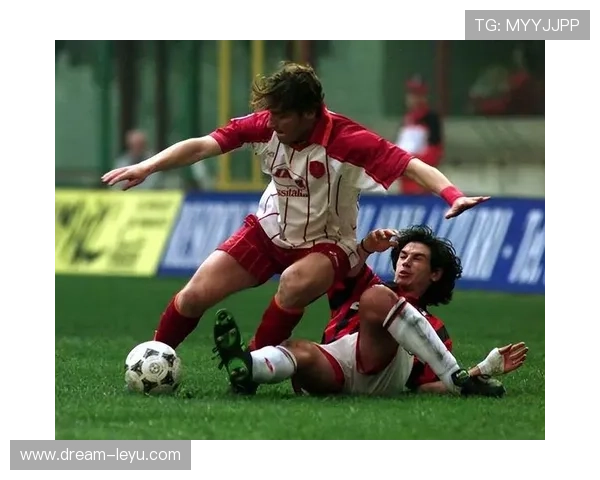 托蒂回撤接应主导进攻，罗马关键战中场组织力压制对手