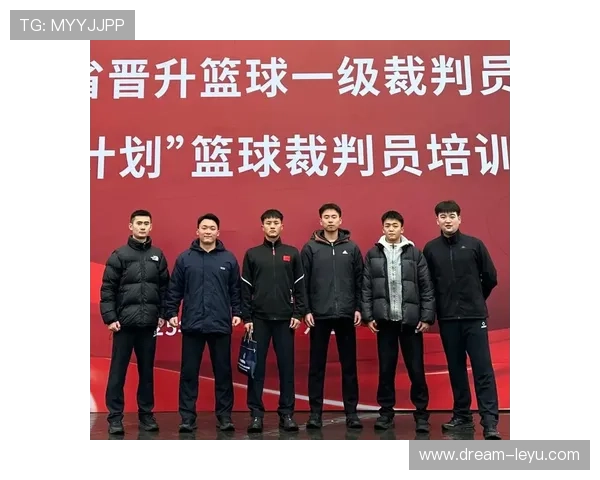 全面解析篮球规则中空中对抗判罚的具体标准与裁判执法依据